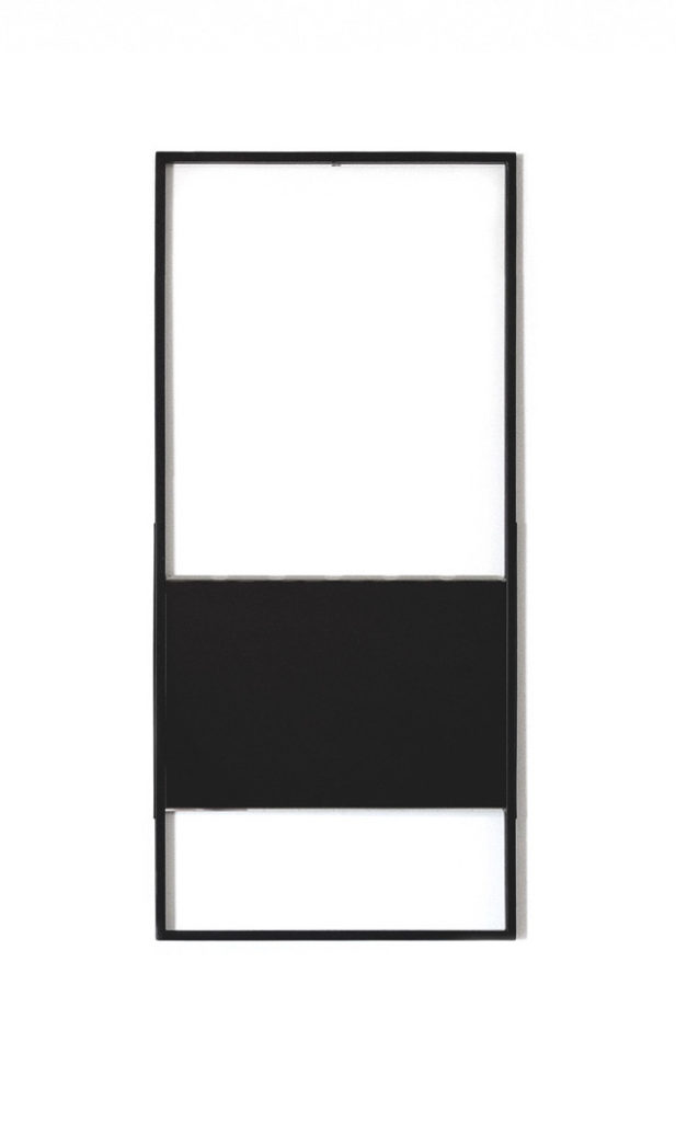 Black-mirror N.1 – 2017 2017, liquid Crystal Display, ferro zincato con verniciatura a polvere, cm 93 x 43 ph. Serenza Zanchi e Stefano Ciannamea