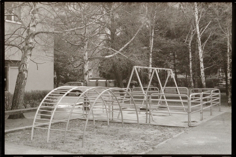 Playgrounds, dalla serie “Playgrounds”, 1975-2010, stampa su carta baryta
