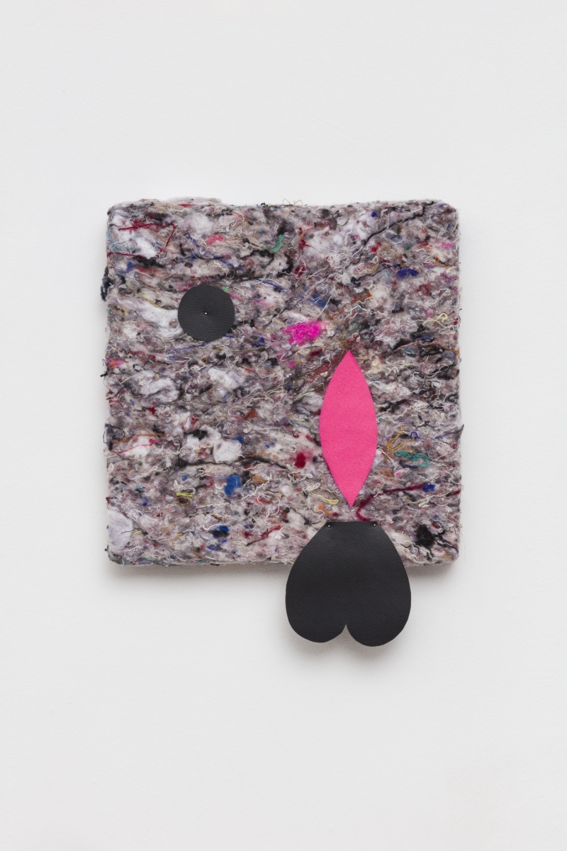 Pending I, 2019, Serie: Countersexual Forms, coperta riciclata, feltro, gomma e chiodo su tela, cm 45 x 30.