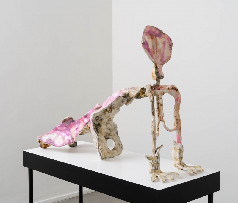 Dora, 2025. Metallo zincato, fibra di vetro, resina acrilica, stucco, pigmenti e vernice poliuretanica, cm 60 × 105 × 40